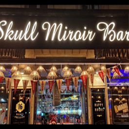 Skull Miroir Bar